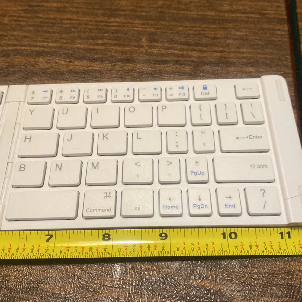 NEW in box - Wireless Portable Keyboard by Fashionit, 11.5”